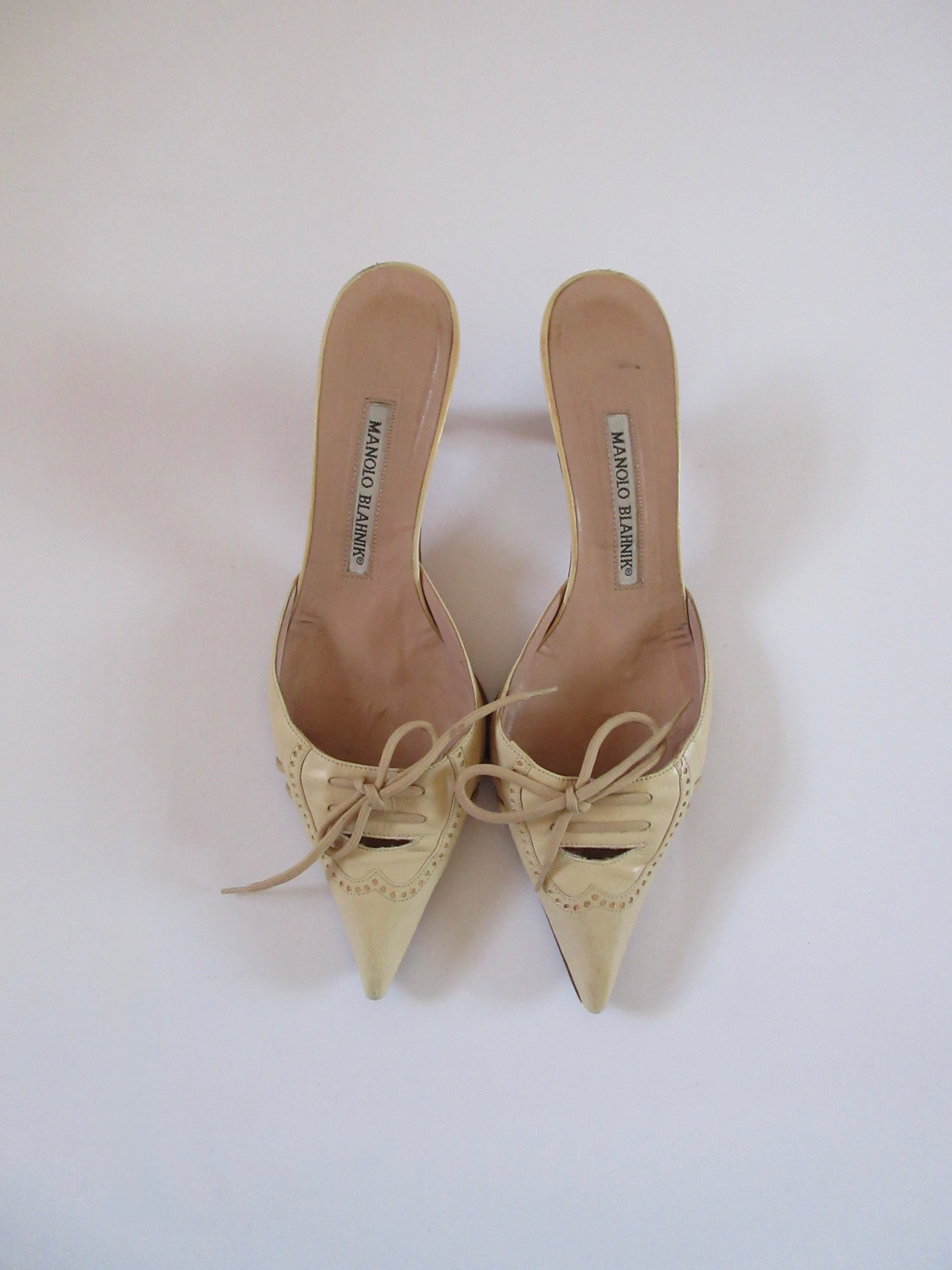 Manolo Blahnik Beige Leather Bow Heels (EU 7.5/ US 7)