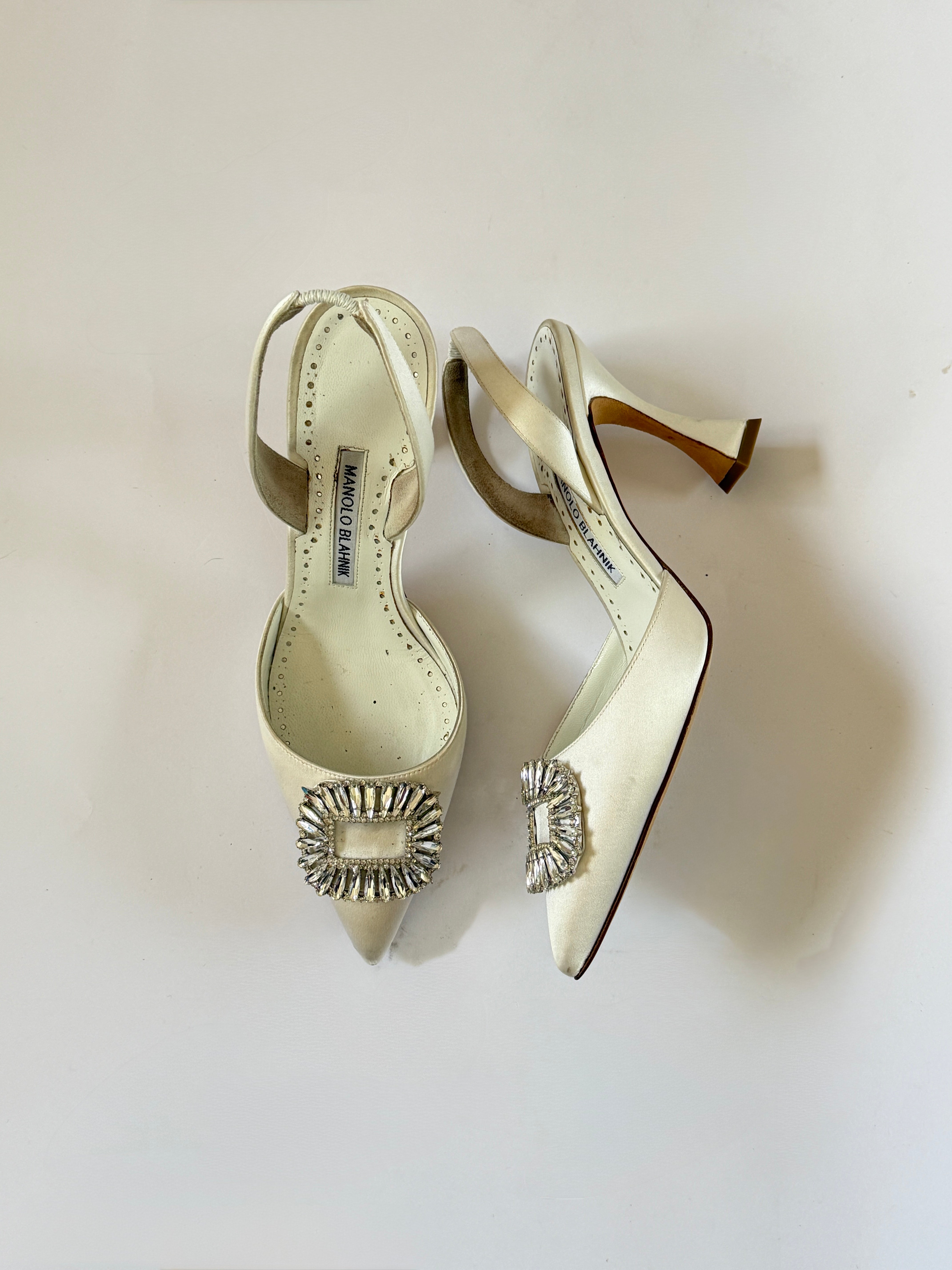 MANOLO BLAHNIK ホワイトパンプス Manolo Blahnik White Heels (EU 39/ US 8.5) – Vintage Archives LA