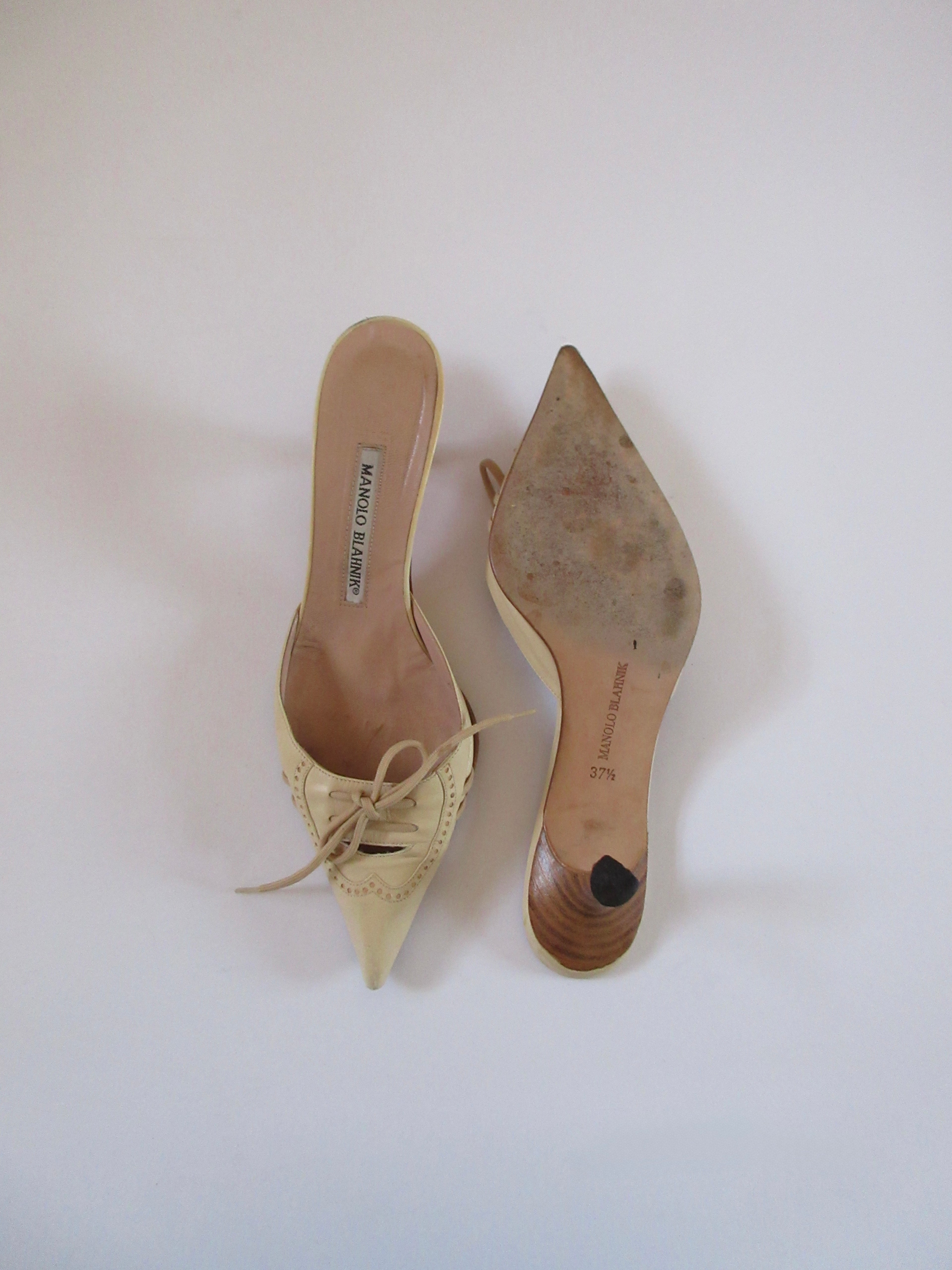Manolo Blahnik Beige Leather Bow Heels (EU 7.5/ US 7)