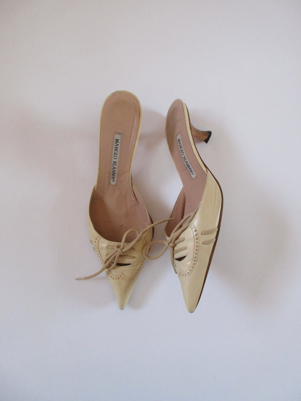 Manolo Blahnik Beige Leather Bow Heels (EU 7.5/ US 7)